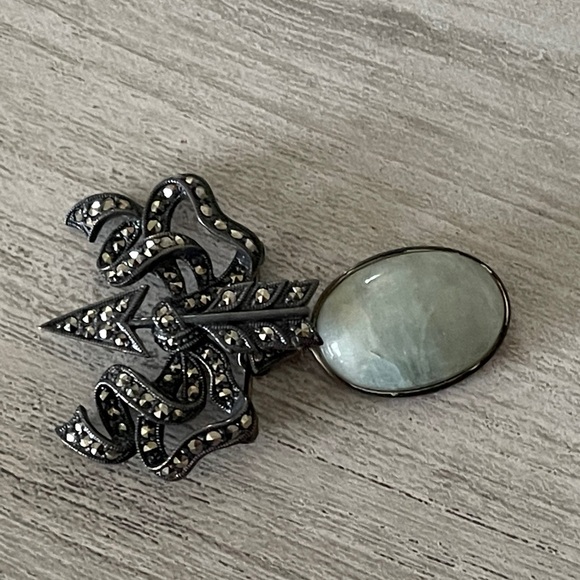 Milky Aquamarine and Marcasite Sterling Silver Brooch - Picture 9 of 10
